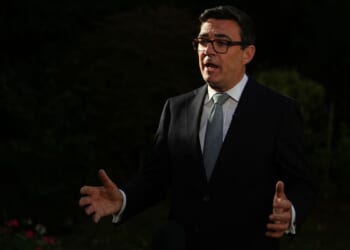 British leader reportedly exchanged messages with impostor of top White House official