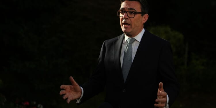 British leader reportedly exchanged messages with impostor of top White House official
