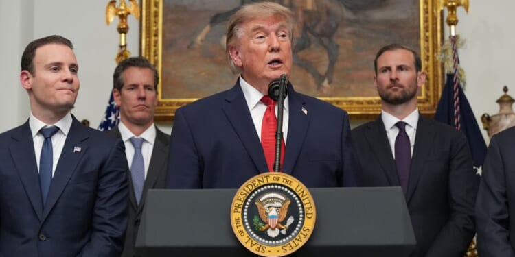 Trump hosts crypto execs at White House after SEC guidelines release