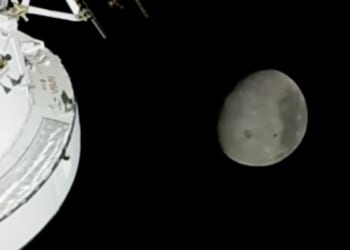 Trump orders 1,000 annual U.S. space launches by 2030, targets moon landing by 2028