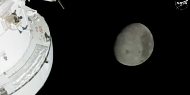 Trump orders 1,000 annual U.S. space launches by 2030, targets moon landing by 2028