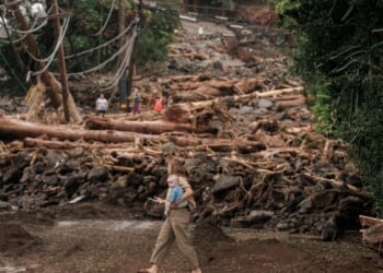 Tropical Storm Moke advances toward Hawaii as winds strengthen