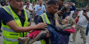 At least than 550 missing in Tibet floods, hundreds missing in Nepal