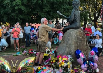 Fans in Dollywood react to death of music star, actor and beloved figure Dolly Parton at 80
