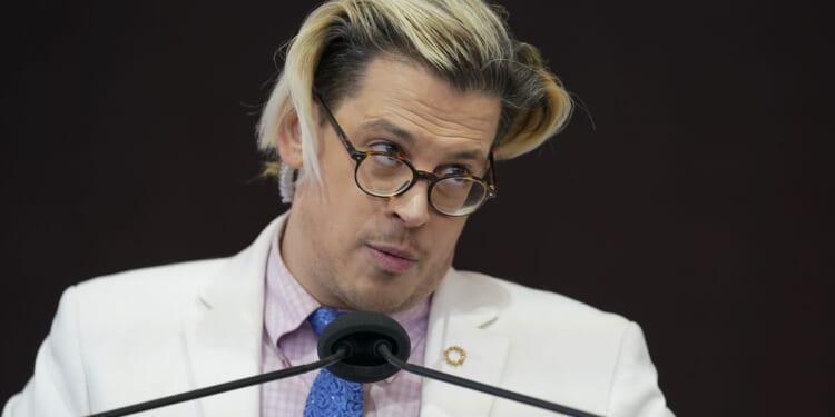Milo Yiannopoulos, former Kanye West aide, detained by ICE in Louisiana