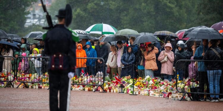 Norway enters a new royal era as tens of thousands mourn King Harald V in Oslo
