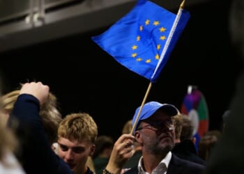 Icelandic voters reject a proposal to restart negotiations to join the European Union