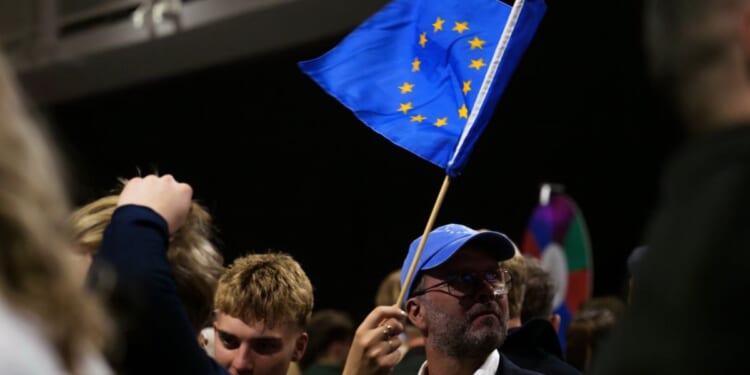 Icelandic voters reject a proposal to restart negotiations to join the European Union