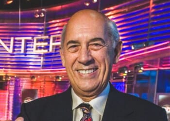 ESPN founder Bill Rasmussen stands on the set of SportsCenter. (@espn / X Screen Shot)