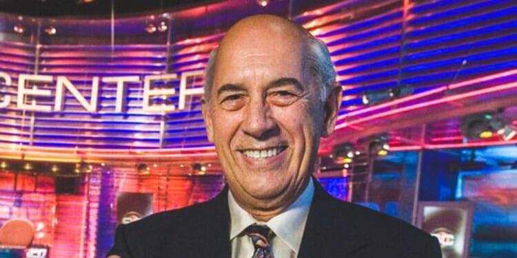 ESPN founder Bill Rasmussen stands on the set of SportsCenter. (@espn / X Screen Shot)