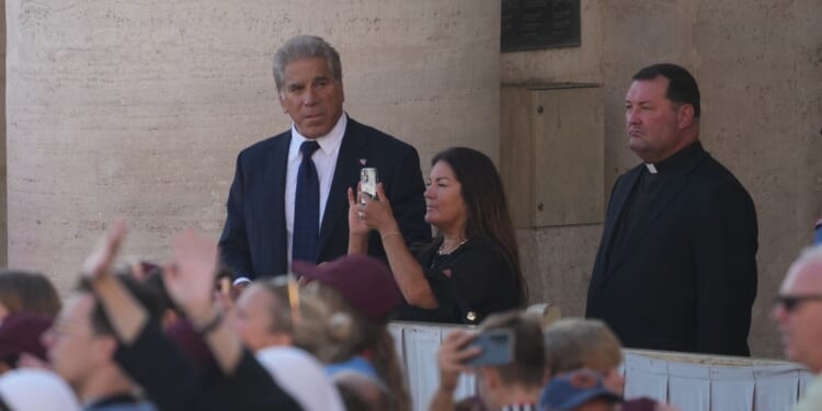 A Hulk-ing audience: Actor Lou Ferrigno meets Pope Leo at the Vatican