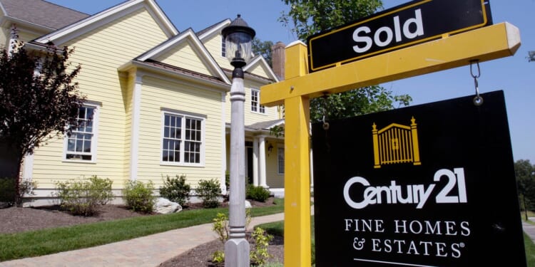 Average rate on a 30-year mortgage climbs to highest level in 13 months