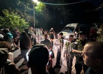 British government condemns anti-migrant protests at ports over Channel boat crossings
