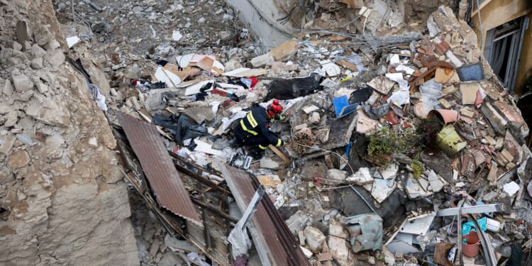Explosion in Athens kills six, including four American tourists, and injures three others