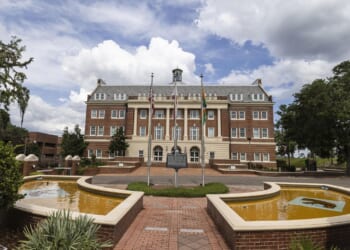 Florida bans illegal immigrants from state universities