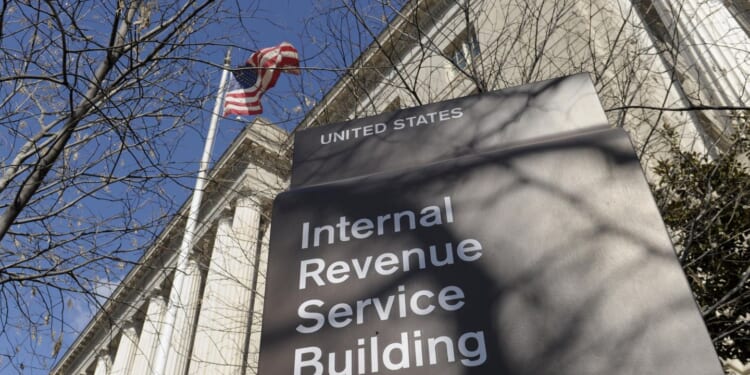 Fraudsters steal up to $300 billion from IRS each year