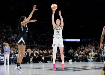 Hawks? Hawkeyes? Schmitt in probing Smith mistakes basketball mascots