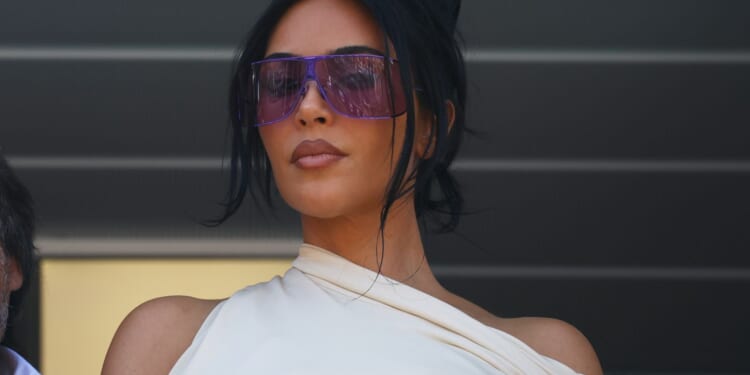 Kim Kardashian's esophagitis diagnosis stirs fears of father's cancer