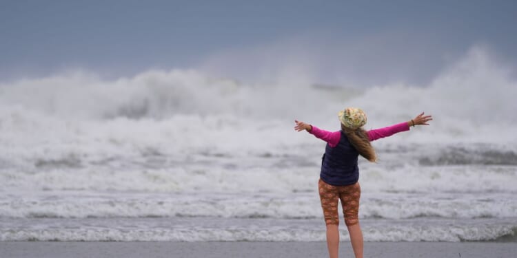 Nor'easter to lash the East Coast with strong winds, flooding and heavy rain