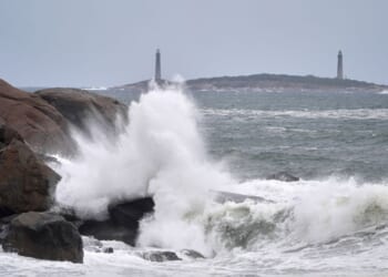 Roads flood in New Jersey, inundate some homes, as major signs of nor'easter take shape