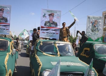 Saudi-backed forces in Yemen step up strikes against Houthis as oil crisis escalates