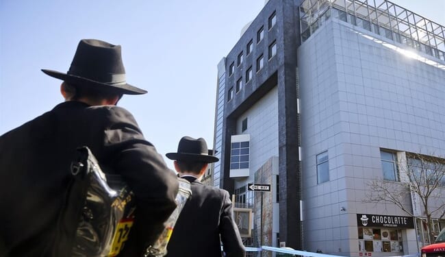 Teen Injured in Brooklyn Synagogue Stabbing – PJ Media