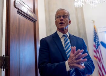 Thune booed at GOP midterm convention during Trump speech