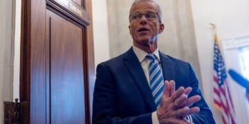 Thune booed at GOP midterm convention during Trump speech