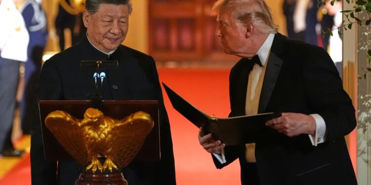 Trump, Xi hail friendly relations at White House state dinner