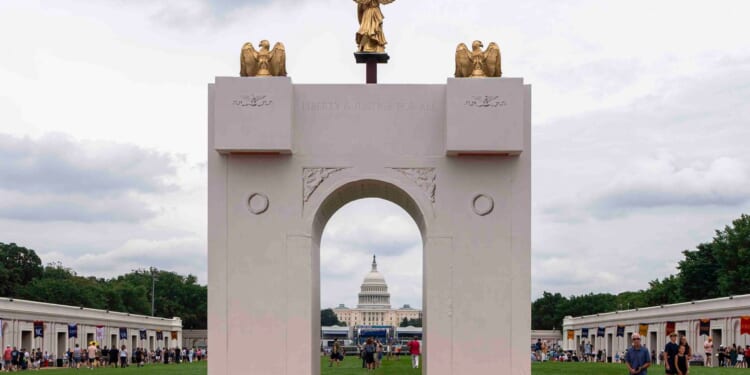 Trump announces Triumphal Arch will serve as 'military complex'
