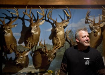 Trump plans hunting orders ahead of White House dinner