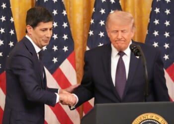 Trump says he will stop trade with certain countries if the Fed doesn't lower interest rates