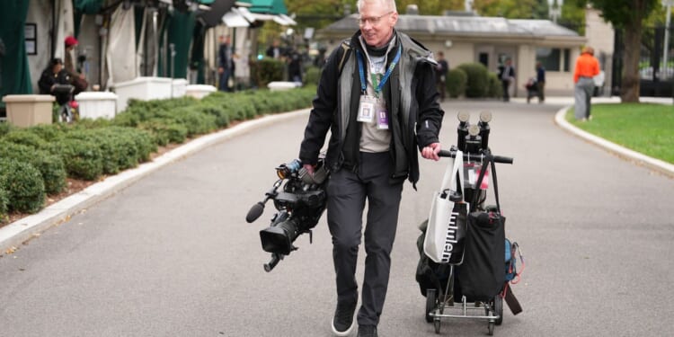 Unbanned: Trump team lets ejected journos back into White House