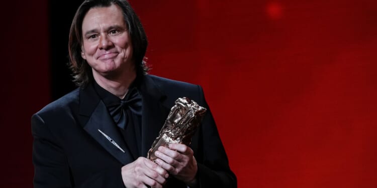 Jim Carrey marries girlfriend Min Ah in private Los Angeles ceremony